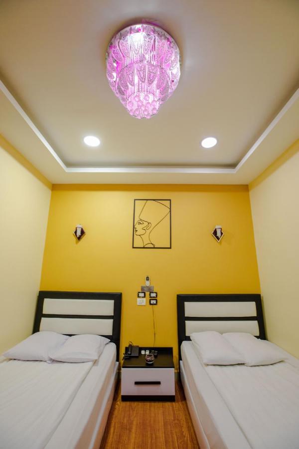 Capital Plaza 3*