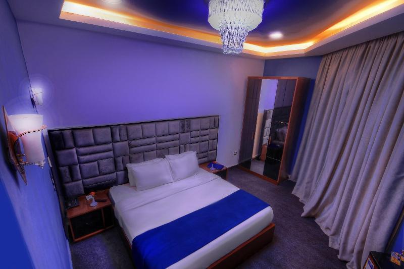 Capital Plaza 3*
