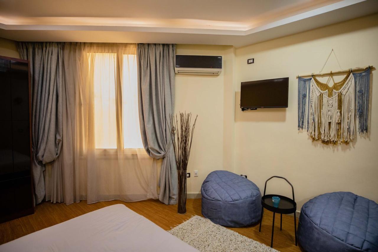 Capital Plaza 3*